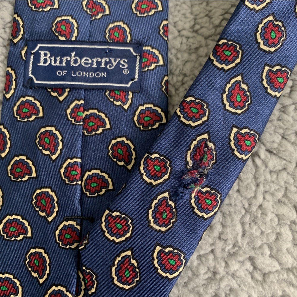 Vintage Burberry Men’s Necktie - Navy Blue/Red Paisley Print, 59”L x 3.5”W - Picture 3 of 8